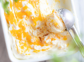 アイスクリームメーカー不要！バットで作るマンゴーヨーグルトアイスのレシピ。料理研究家・フードコーディネーター藤井玲子のレシピ