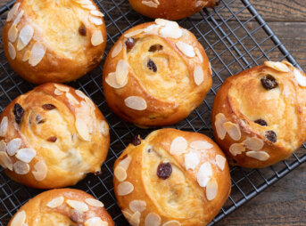 レーズンシュガークッペのレシピと作り方。スタイリングと料理写真の撮り方。 料理研究家・フードコーディネーター藤井玲子のレシピと料理写真。れこれしぴ