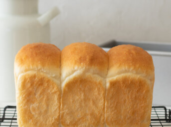 しっとりもちもち♡基本の山型食パンのレシピと作り方。スタイリングと料理写真の撮り方。 料理研究家・フードコーディネーター藤井玲子のレシピと料理写真。れこれしぴ