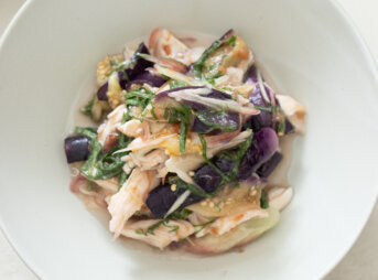 薬味たっぷり！なすとささみの梅和えのレシピと作り方。スタイリングと料理写真の撮り方。 料理研究家・フードコーディネーター藤井玲子のレシピと料理写真。れこれしぴ