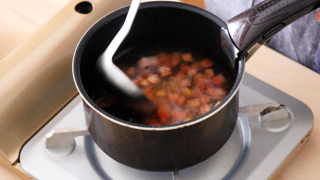 トマトとモロヘイヤの生姜スープのレシピと作り方。スタイリングと料理写真の撮り方。 料理研究家・フードコーディネーター藤井玲子のレシピと料理写真。れこれしぴ
