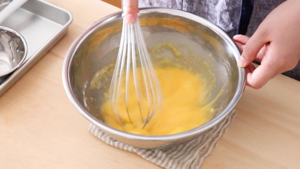 お鍋で作るなめらかカスタードプリンのレシピと作り方。スタイリングと料理写真の撮り方。 料理研究家・フードコーディネーター藤井玲子のレシピと料理写真。れこれしぴ