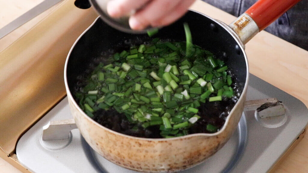 にらのオイスタースープのレシピと作り方。スタイリングと料理写真の撮り方。 料理研究家・フードコーディネーター藤井玲子のレシピと料理写真。れこれしぴ