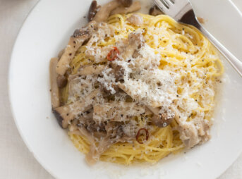 きのこたっぷりオイルパスタのレシピと作り方。 料理研究家・フードコーディネーター藤井玲子のレシピと料理写真。れこれしぴ