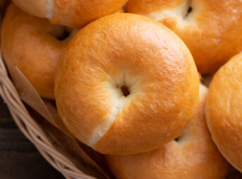 つやピカ♪基本のベーグルのレシピと作り方。 料理研究家・フードコーディネーター藤井玲子のレシピと料理写真。れこれしぴ