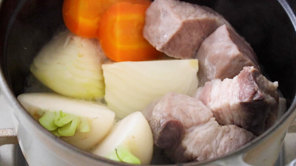 トマトジュースで作る塩豚ポトフのレシピと作り方。料理研究家・フードコーディネーター藤井玲子のレシピと料理写真。れこれしぴ
