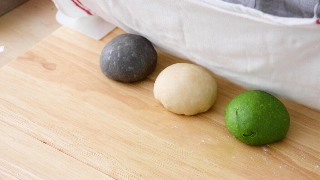 黒ごま抹茶きな粉の３色パンのレシピと作り方。料理研究家・フードコーディネーター藤井玲子のレシピと料理写真。れこれしぴ