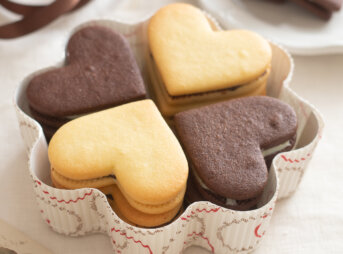 ハートのガナッシュサンドクッキーのレシピと作り方。料理研究家・フードコーディネーター藤井玲子のレシピと料理写真。れこれしぴ