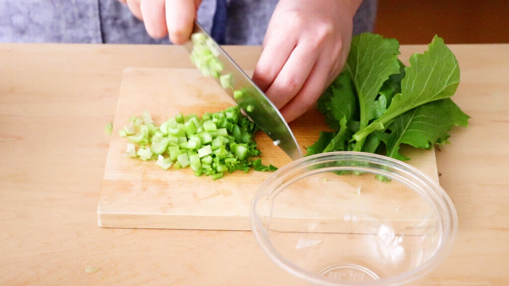 葉まで使い切り♪かぶとベーコンの豆乳スープのレシピと作り方。料理研究家・フードコーディネーター藤井玲子のレシピと料理写真。れこれしぴ