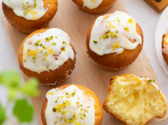 甘酸っぱい♪レモンとホワイトチョコのマフィンのレシピと作り方。料理研究家・フードコーディネーター藤井玲子のレシピと料理写真。れこれしぴ