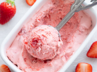 材料４つ！とっておきのいちごアイスのレシピと作り方。料理研究家・フードコーディネーター藤井玲子のレシピと料理写真。れこれしぴ
