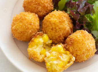 とろ〜りクリーミー♪とうもろこしのクリームコロッケのレシピと作り方。料理研究家・フードコーディネーター藤井玲子のレシピと料理写真。れこれしぴ