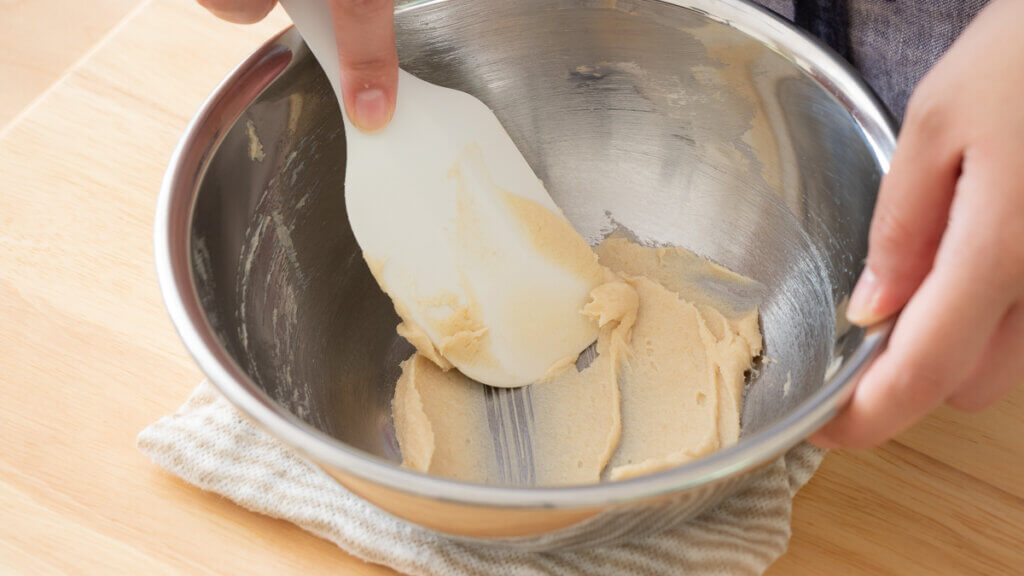 素朴な味わい♪全粒粉の型抜きクッキーのレシピと作り方。料理研究家・フードコーディネーター藤井玲子のレシピと料理写真。れこれしぴ