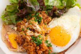 ミートソースたっぷり！全粒粉ガレットのレシピと作り方。料理研究家・フードコーディネーター藤井玲子のレシピと料理写真。れこれしぴ