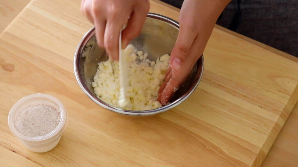 とろける口溶け♪ベイクドチーズケーキのレシピと作り方。料理研究家・フードコーディネーター藤井玲子のレシピと料理写真。れこれしぴ
