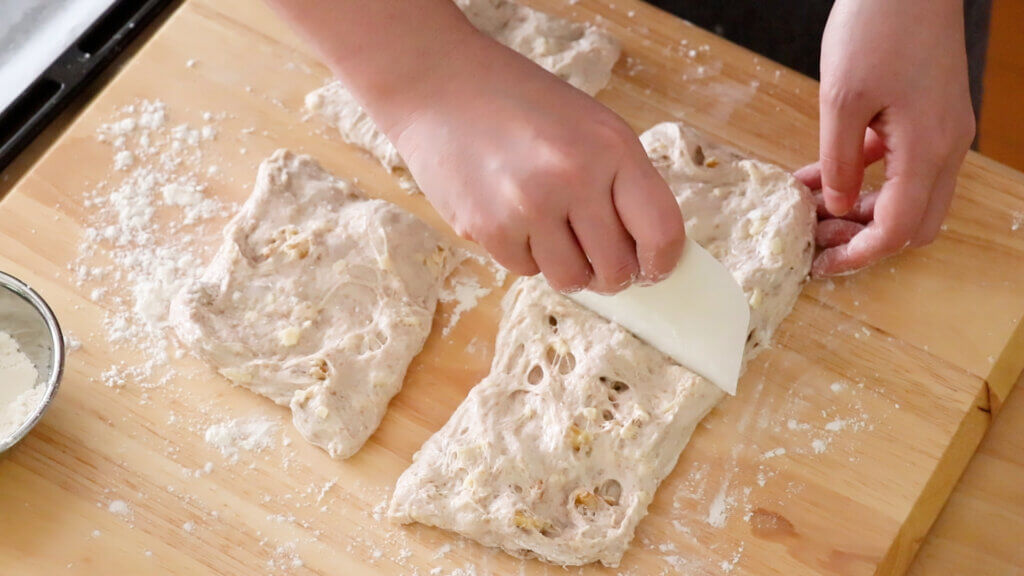 こねずに作る♪くるみチーズのねじねじパン（リュスティック）のレシピと作り方。料理研究家・フードコーディネーター藤井玲子のレシピと料理写真。れこれしぴ