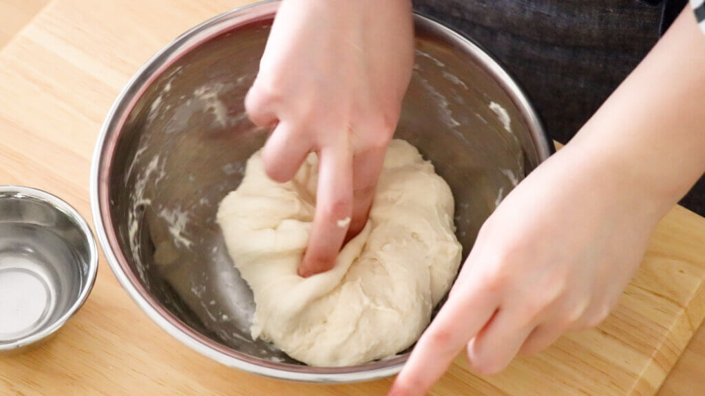 こねずに簡単！塩バターのねじねじ食パン（フランス食パン・ハードトースト）のレシピと作り方。料理研究家・フードコーディネーター藤井玲子のレシピと料理写真。れこれしぴ