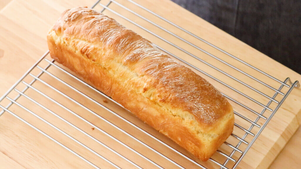 こねずに簡単！塩バターのねじねじ食パン（フランス食パン・ハードトースト）のレシピと作り方。料理研究家・フードコーディネーター藤井玲子のレシピと料理写真。れこれしぴ