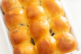 レーズンたっぷり♪バットで作るふわふわちぎりパンのレシピと作り方。料理研究家・フードコーディネーター藤井玲子のレシピと料理写真。れこれしぴ