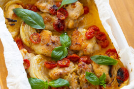 シンプルなのに絶品！鶏もも肉とミニトマトのオーブン焼きのレシピと作り方。料理研究家・フードコーディネーター藤井玲子のレシピサイト。れこれしぴ