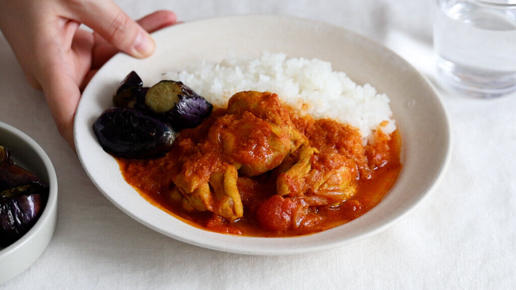 トマトたっぷり◎簡単スパイスチキンカレーのレシピと作り方。料理研究家・フードコーディネーター藤井玲子のレシピサイト。れこれしぴ