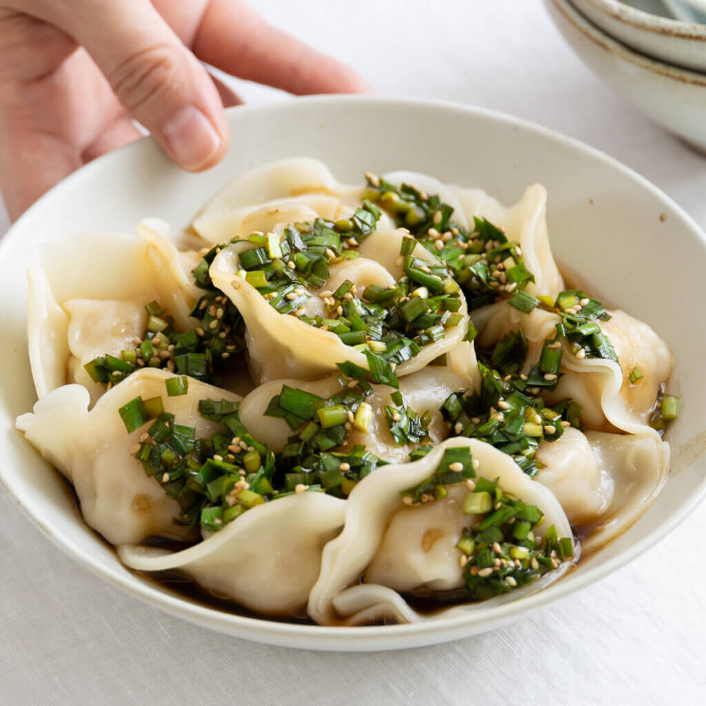 ぷりもち食感がクセになる！えびとれんこんの水餃子のレシピと作り方。料理研究家・フードコーディネーター藤井玲子のレシピサイト。れこれしぴ