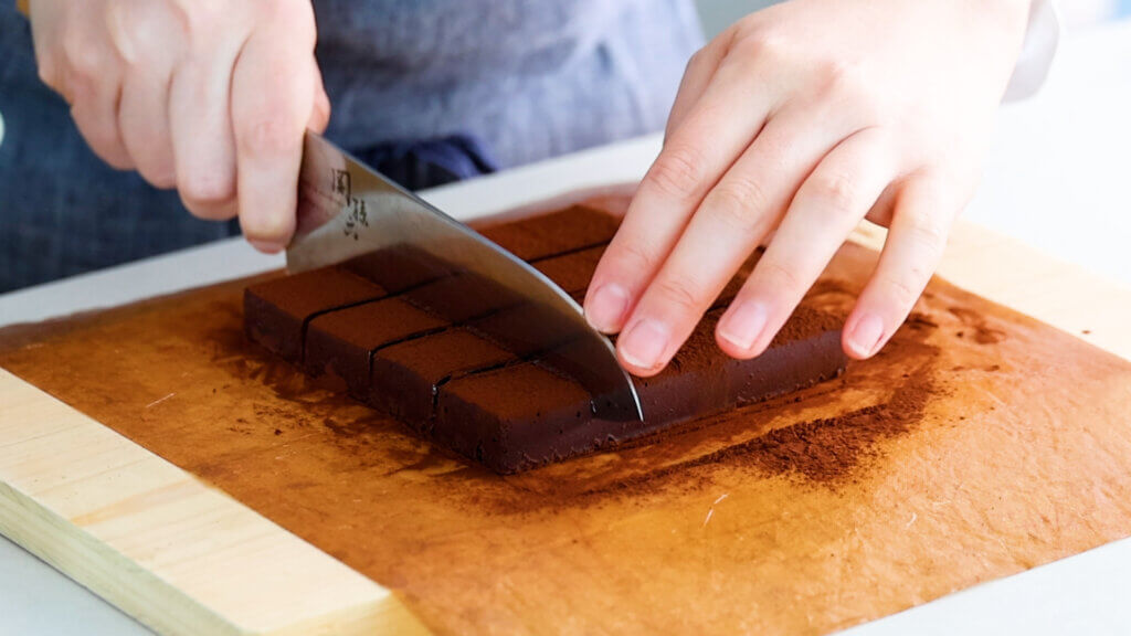 本格リッチな味わい♩基本の生チョコのレシピと作り方。料理研究家・フードコーディネーター藤井玲子のレシピサイト。れこれしぴ