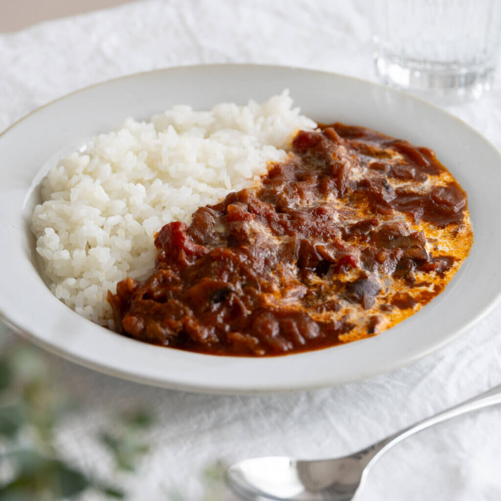 コク深く贅沢な味わい♩基本のハヤシライスのレシピと作り方。料理研究家・フードコーディネーター藤井玲子のレシピサイト。れこれしぴ