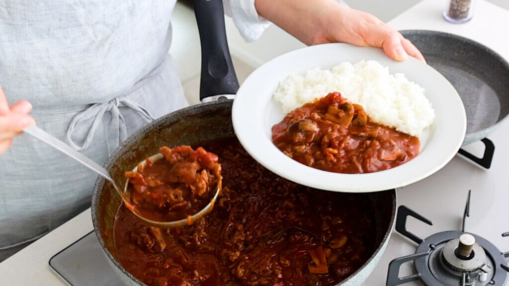 コク深く贅沢な味わい♩基本のハヤシライスのレシピと作り方。料理研究家・フードコーディネーター藤井玲子のレシピサイト。れこれしぴ