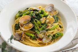 白だしで簡単◎あさりと菜の花の和風パスタのレシピと作り方。料理研究家・フードコーディネーター藤井玲子のレシピサイト。れこれしぴ