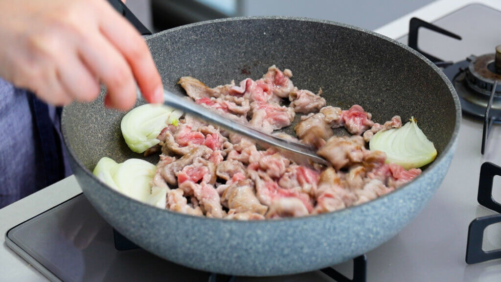 漬け込み不要◎黄金比だれで作る絶品生姜焼きのレシピと作り方。料理研究家・フードコーディネーター藤井玲子のレシピサイト。れこれしぴ