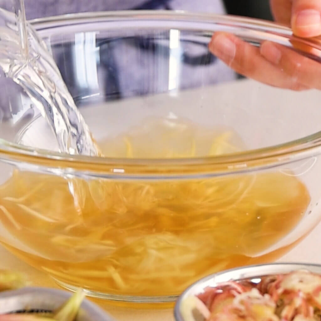 白だしとお酢でさっぱり◎なすとオクラの揚げ浸しのレシピと作り方。料理研究家・フードコーディネーター藤井玲子のレシピサイト。れこれしぴ
