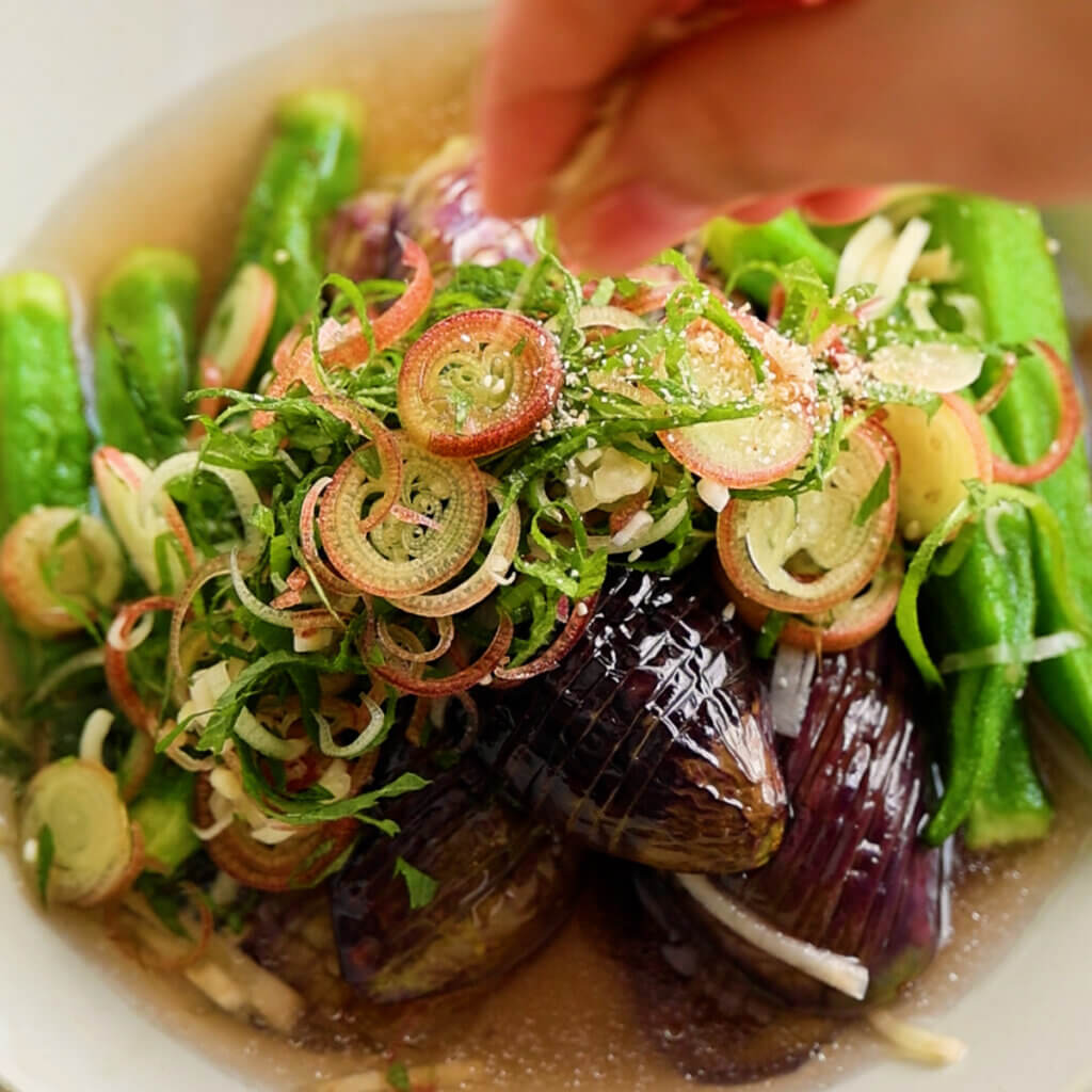 白だしとお酢でさっぱり◎なすとオクラの揚げ浸しのレシピと作り方。料理研究家・フードコーディネーター藤井玲子のレシピサイト。れこれしぴ