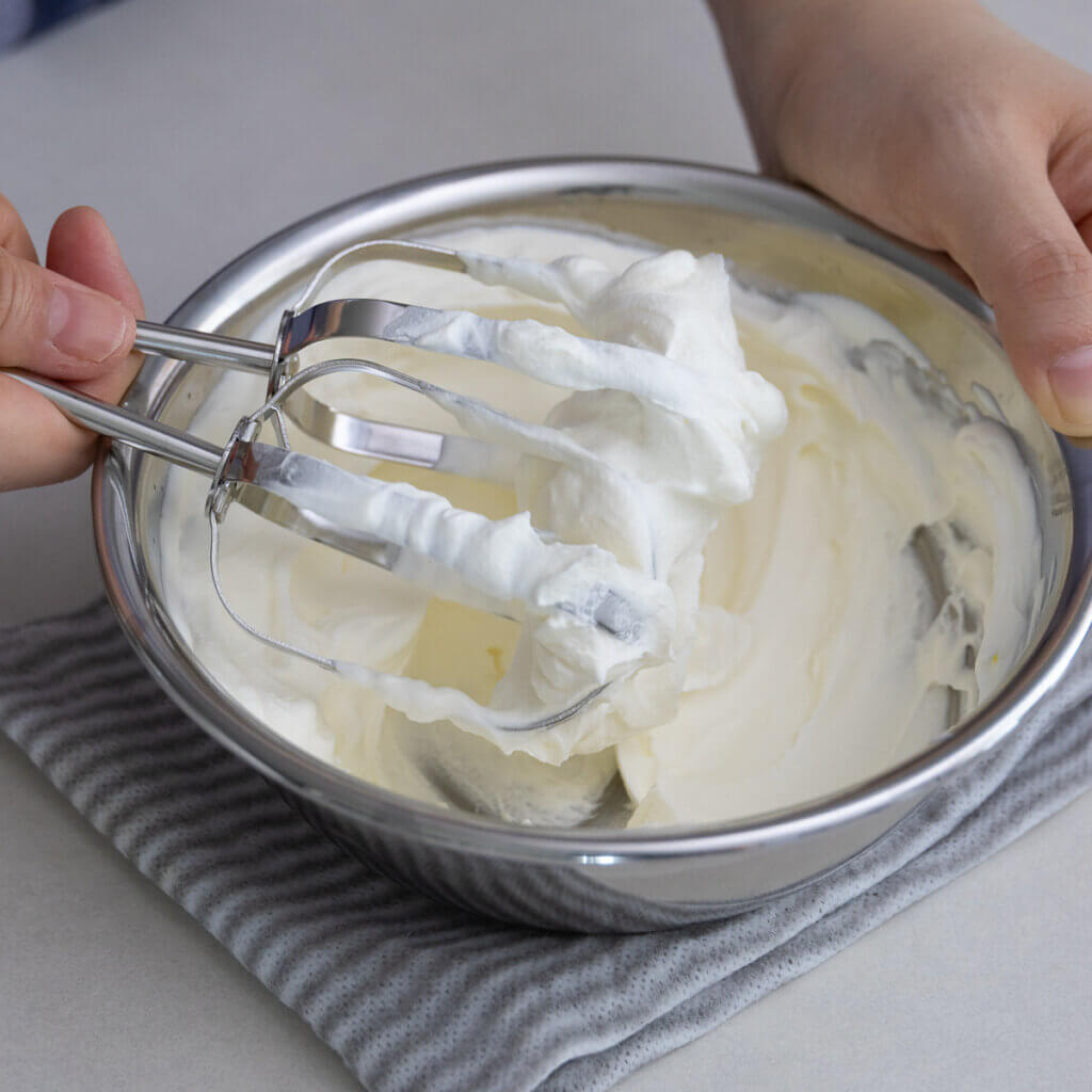 リッチな味わい◎アングレーズ仕立てのチョコレートアイスのレシピと作り方。料理研究家・フードコーディネーター藤井玲子のレシピサイト。れこれしぴ