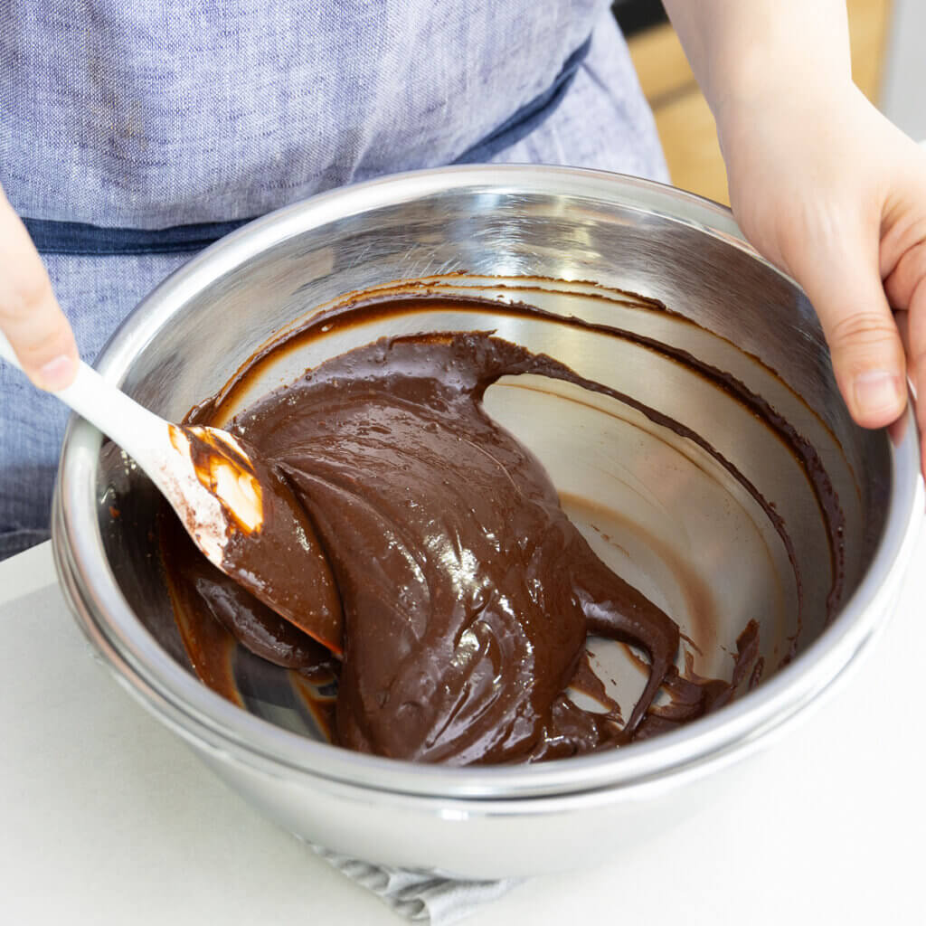 リッチな味わい◎アングレーズ仕立てのチョコレートアイスのレシピと作り方。料理研究家・フードコーディネーター藤井玲子のレシピサイト。れこれしぴ