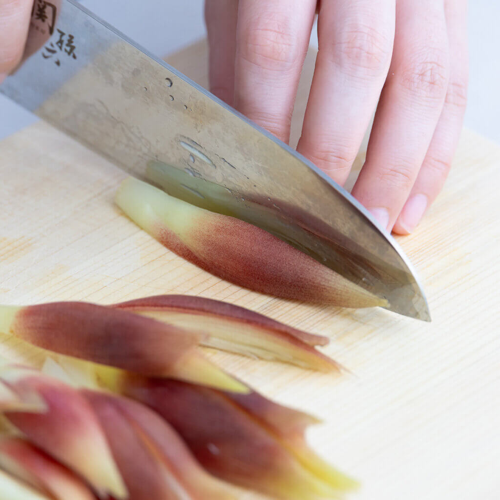 梅の酸味がアクセント♩ささみと香味野菜の春巻きのレシピと作り方。料理研究家・フードコーディネーター藤井玲子のレシピサイト。れこれしぴ