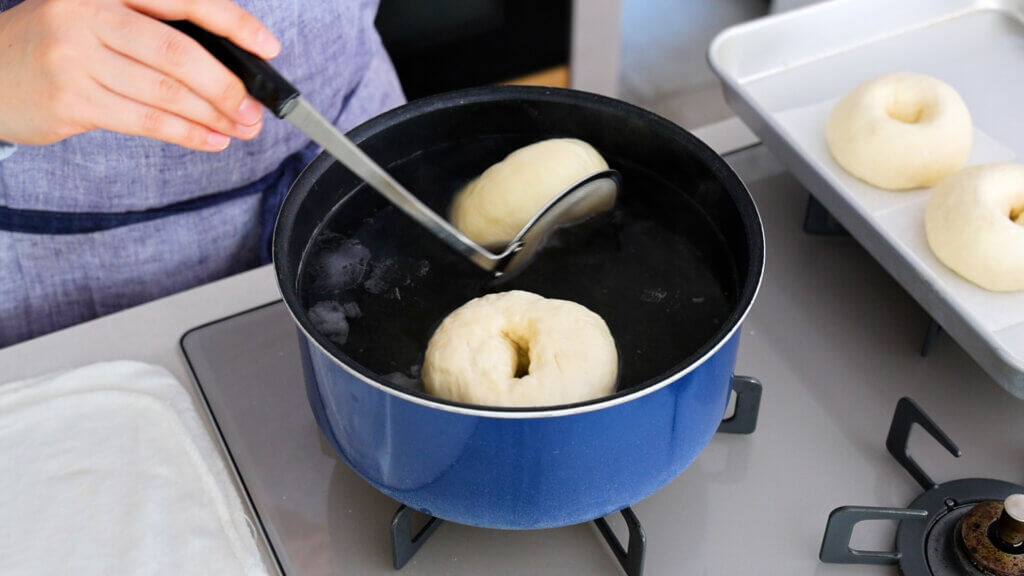 もちふか食感♩簡単まんまるベーグルのレシピと作り方。料理研究家・フードコーディネーター藤井玲子のレシピサイト。れこれしぴ