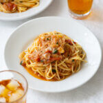 旨みたっぷり◎トマトとツナのオイルパスタのレシピ・作り方。料理研究家・フードコーディネーター藤井玲子のレシピサイト。れこれしぴ
